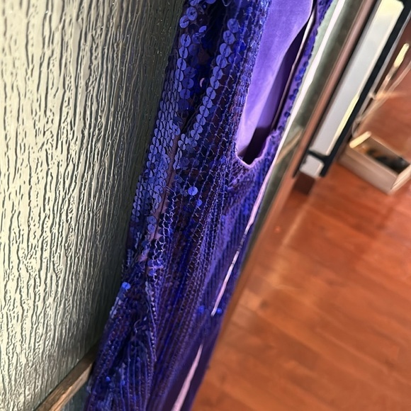 Mac Duggal One-Shoulder Sequin Column Gown size 4. - Picture 16 of 17